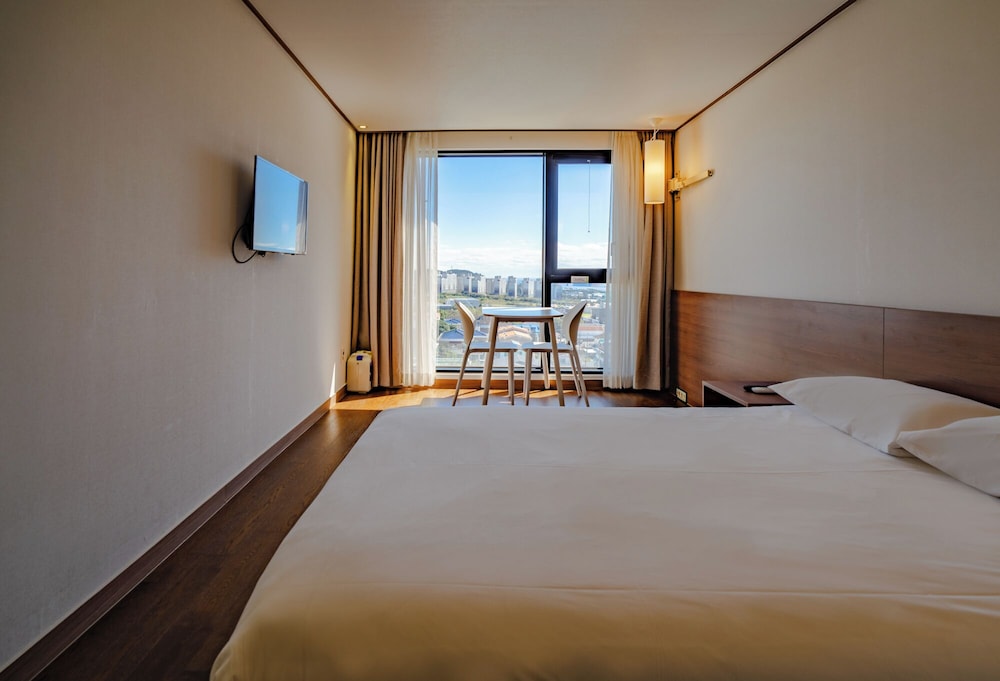 DELUXE, DOUBLE BED