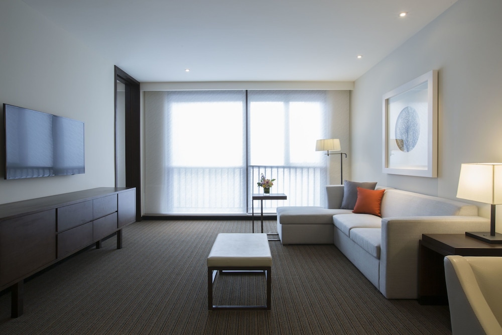 Hyatt Place Shanghai New Hongqiao 24/40