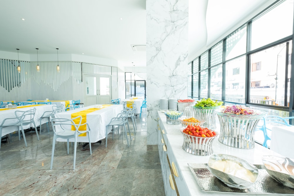 restaurant cafeteria