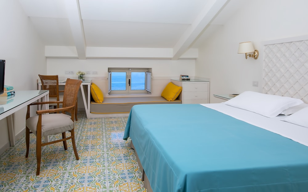 ECONOMY, DOUBLE BED, SEA VIEW, ATTIC