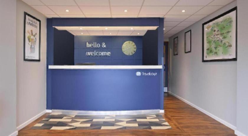 Travelodge Wakefield Woolley Edge M1 Northbound 6/20