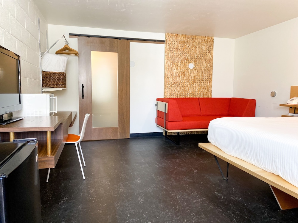 University Inn 39/63