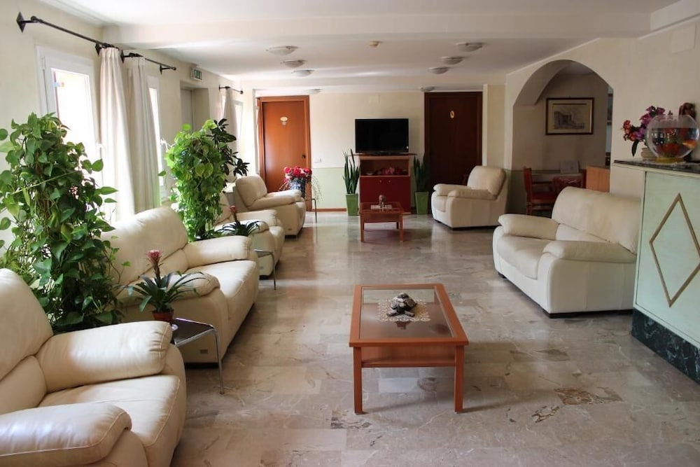 Hotel Altieri 38/55