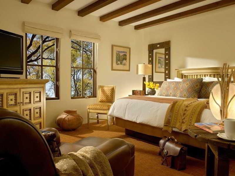 Deluxe, King Bed