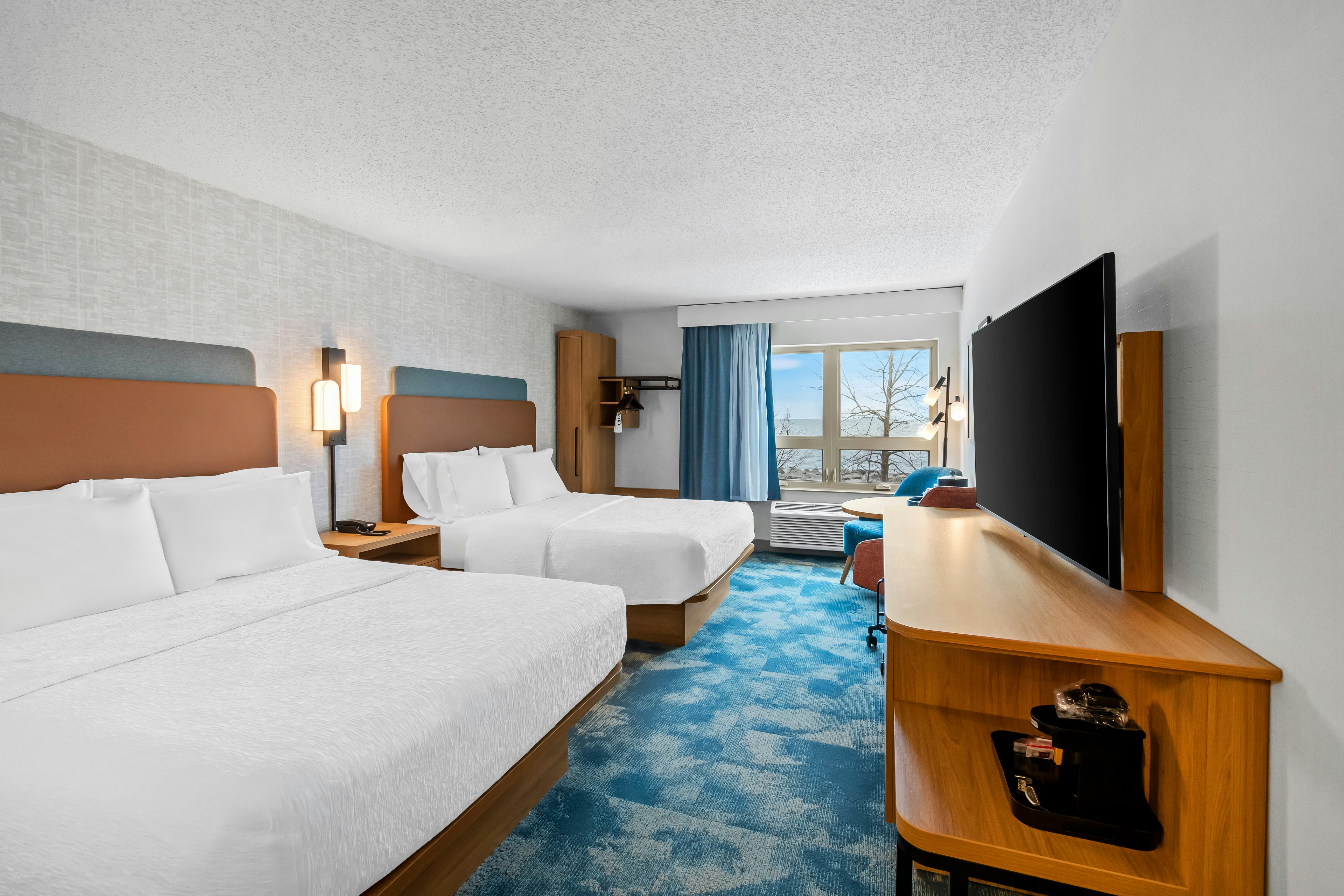 غرفة بسريرين كوين بإطلالة على البحيرة، Hampton Inn Duluth Canal Park 2/5