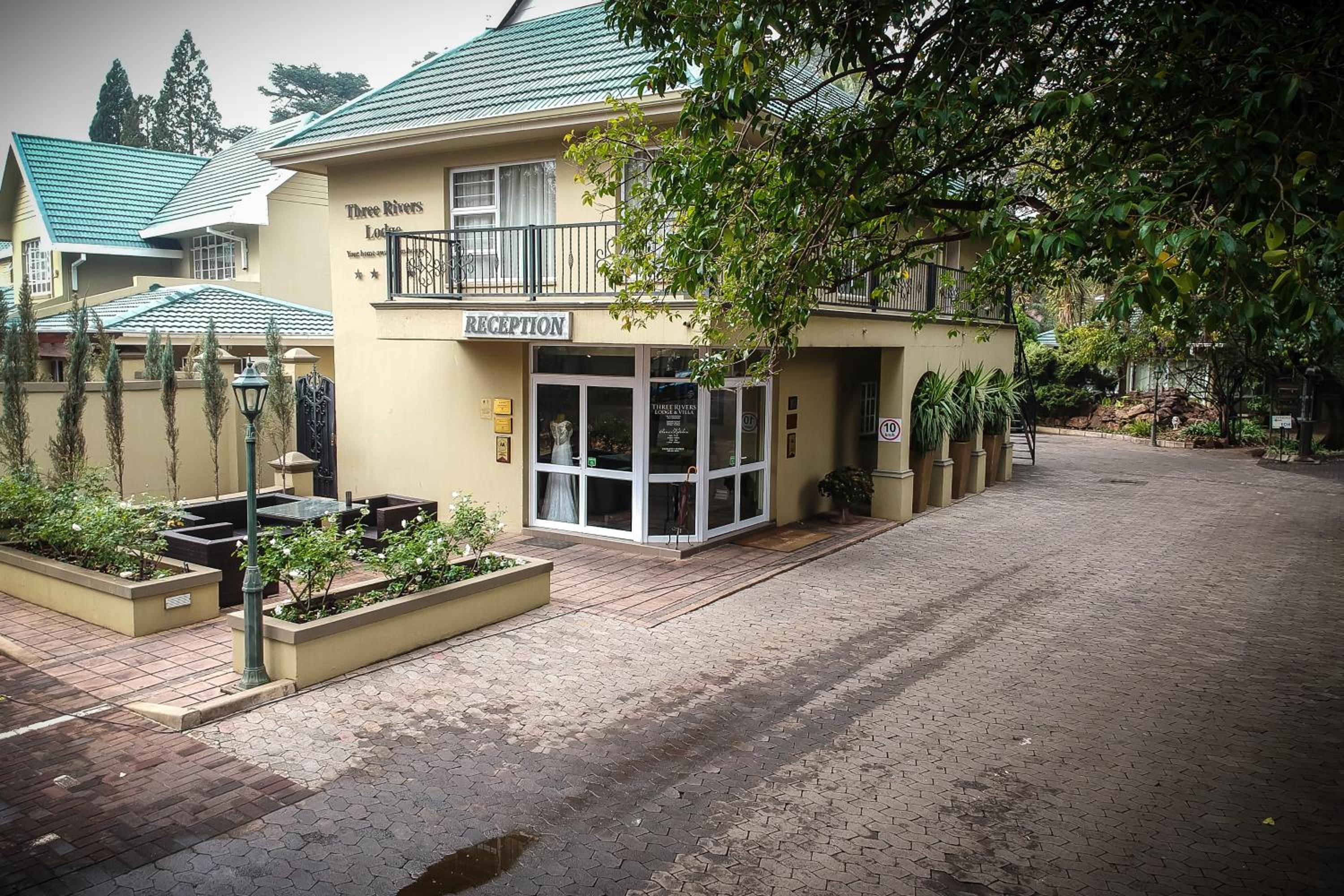 THREE RIVERS LODGE & VILLA ANNA SOPHIA 41/50