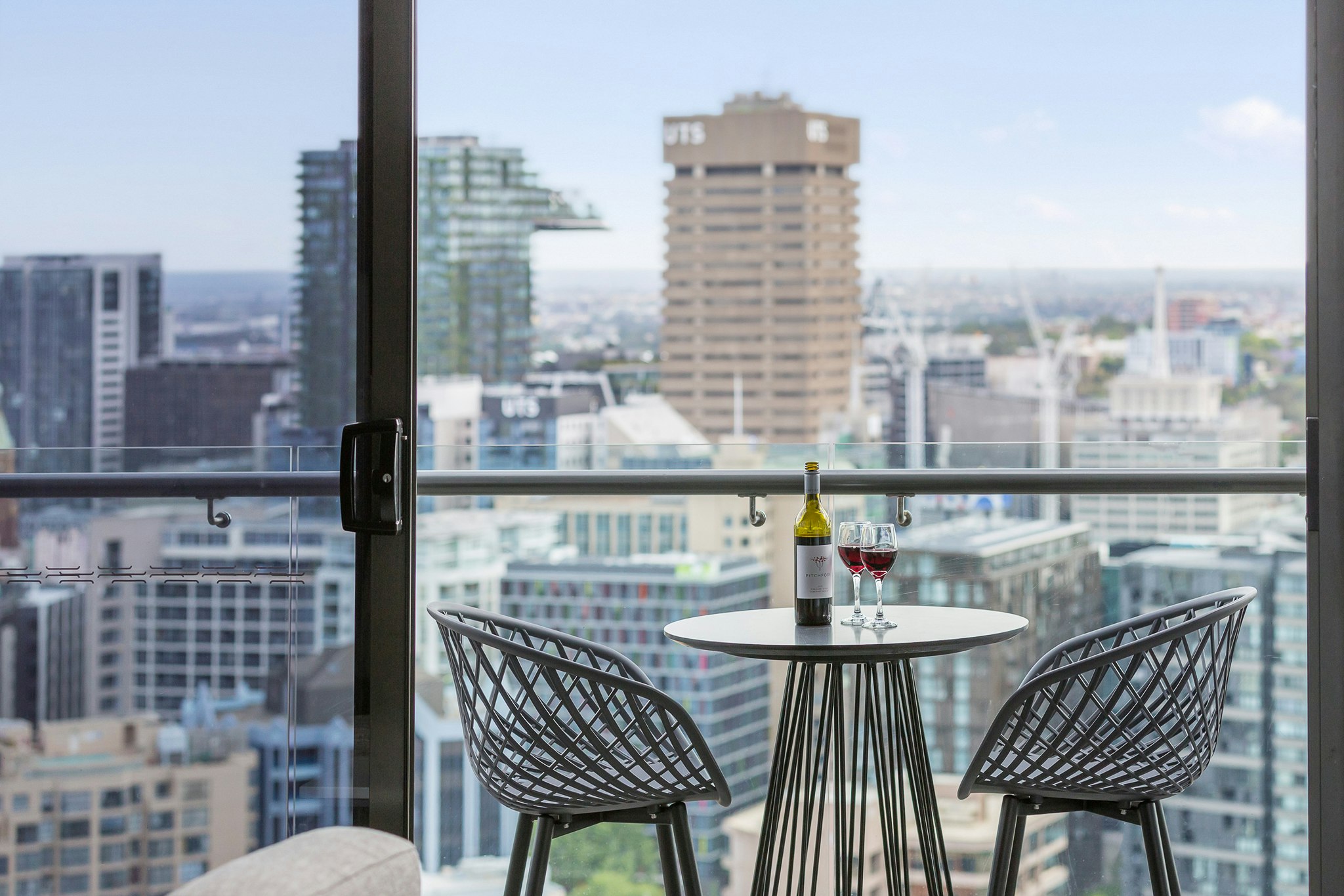 Meriton Suites Campbell Street 16/17