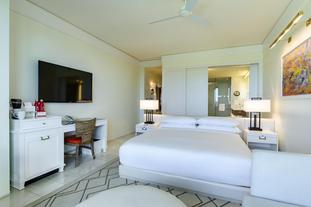Reserve, King Bed, Fountain View