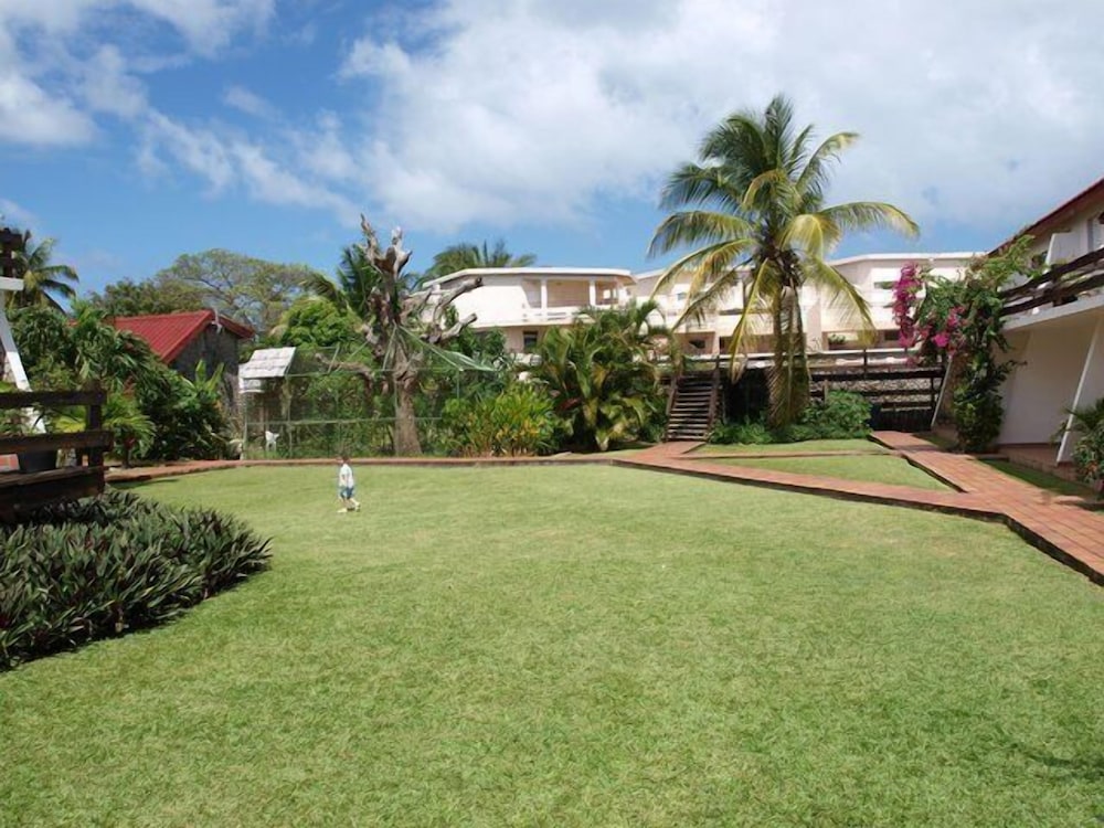 Sandy Point Village 18/24