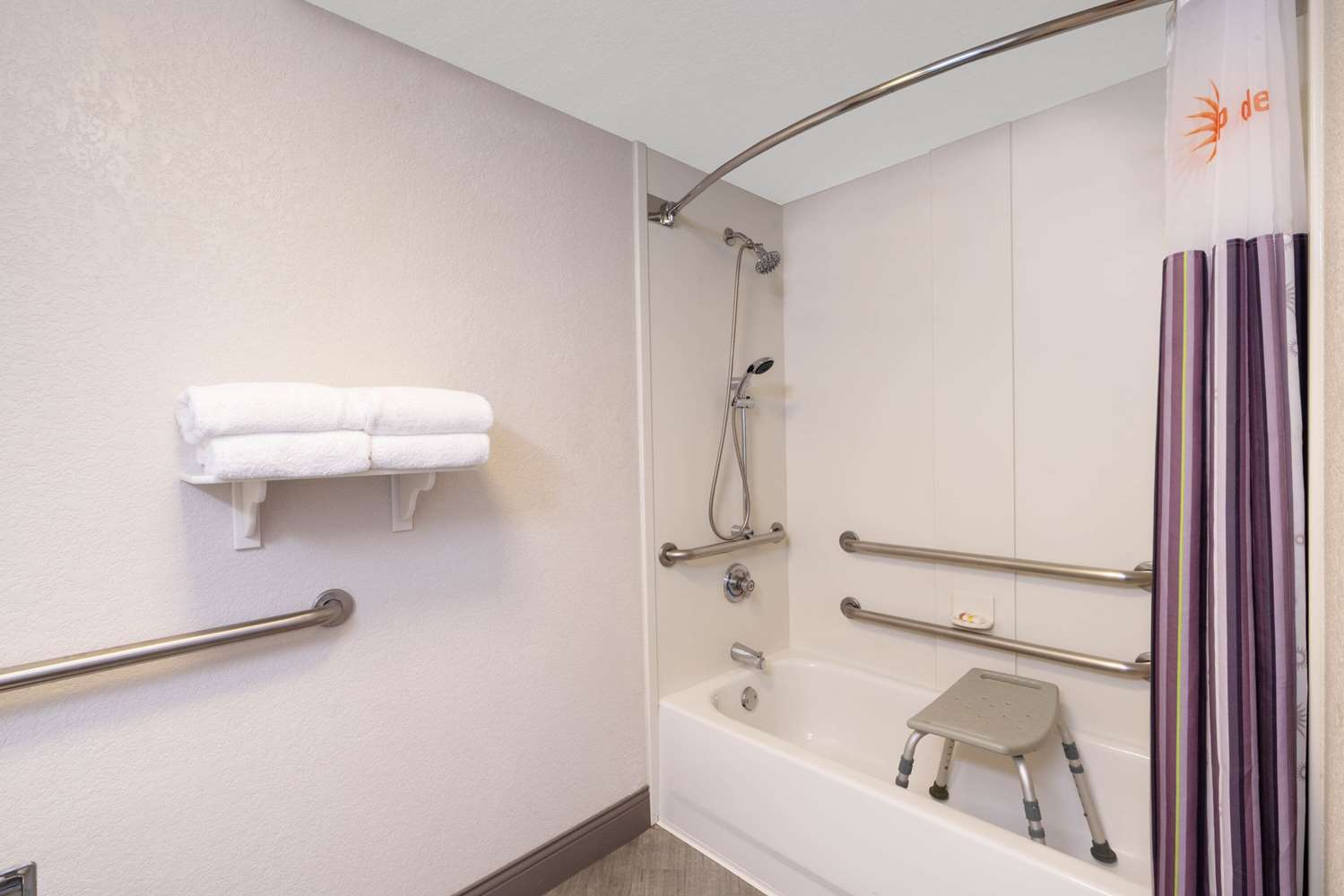 La Quinta Inn Suites Pueblo 48/48