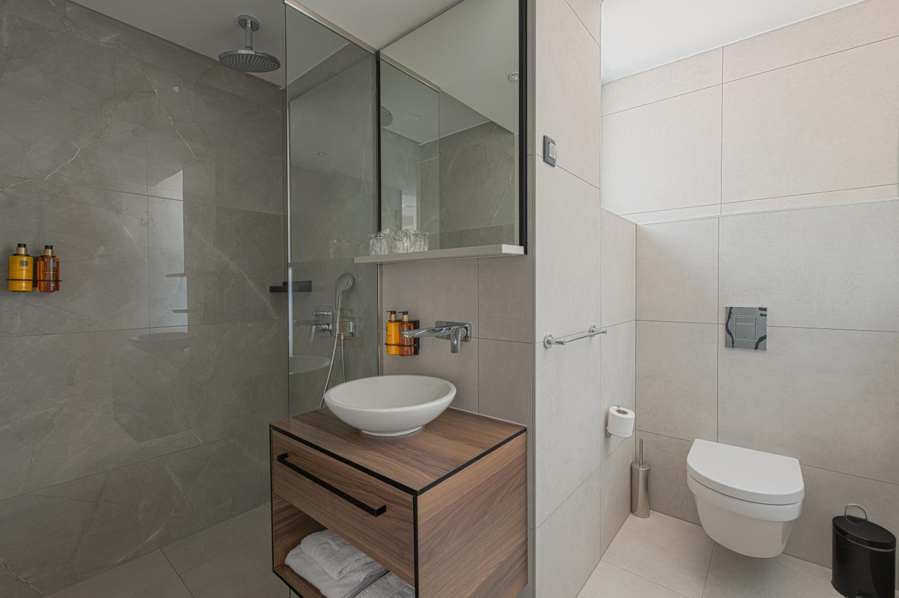 جناح جونيور، Boutique Hotel Noemia 6/7