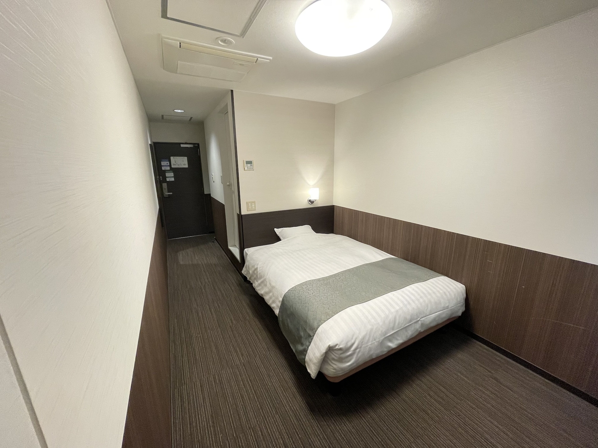 ROOM, SINGLE, SMOKING