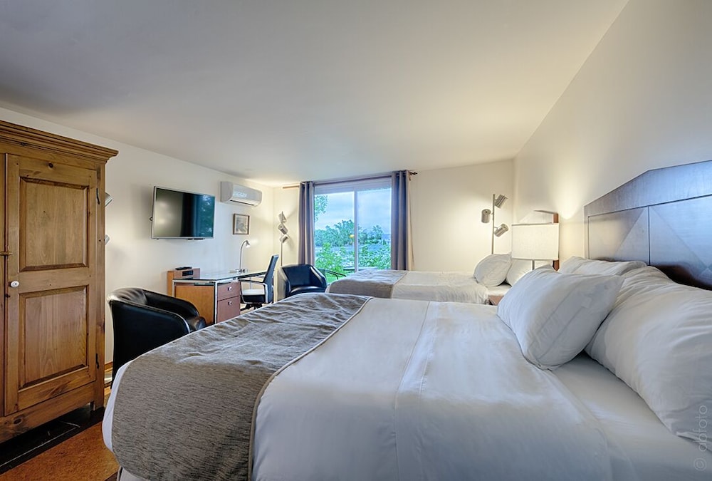 Auberge Handfield 12/50
