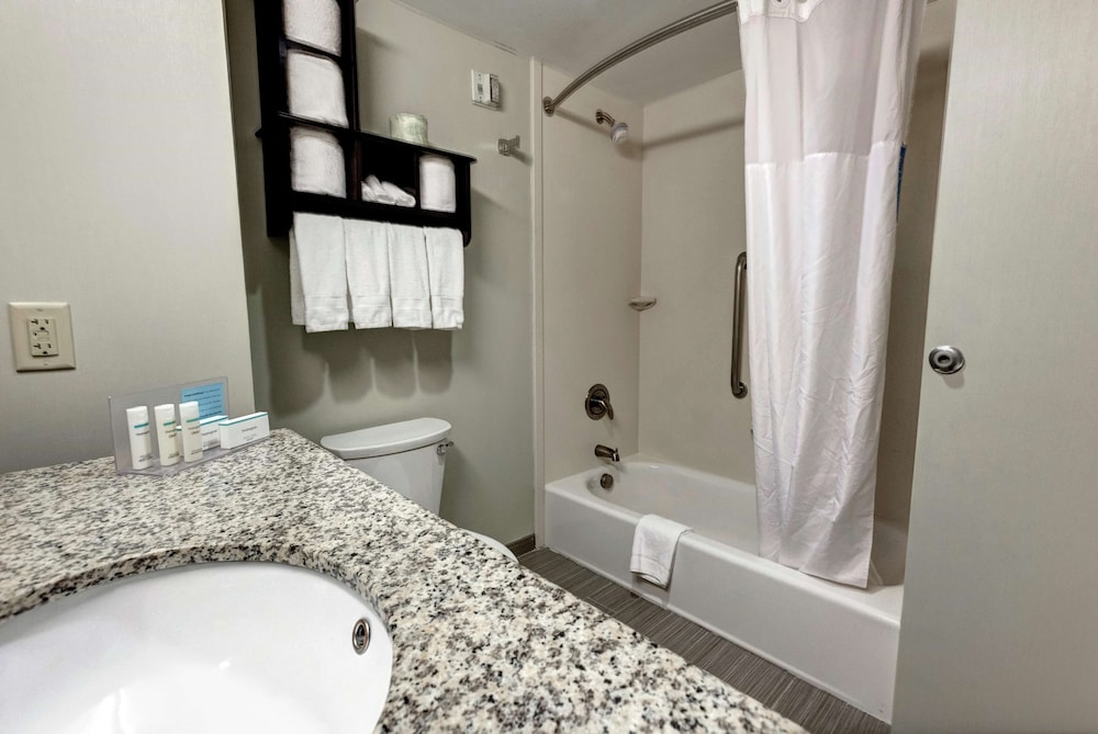 HAMPTON INN NEPTUNE/WALL 11/54