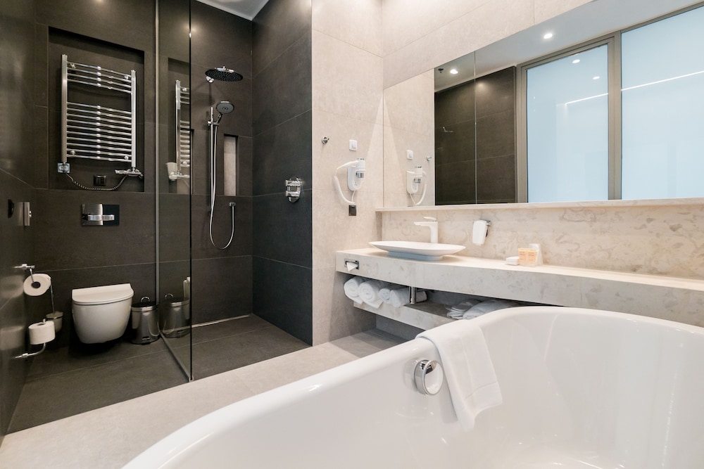 جناح بسرير كينج بإطلالة على المدينة بشرفة، HOLIDAY INN DABROWA GORNICZA 9/10