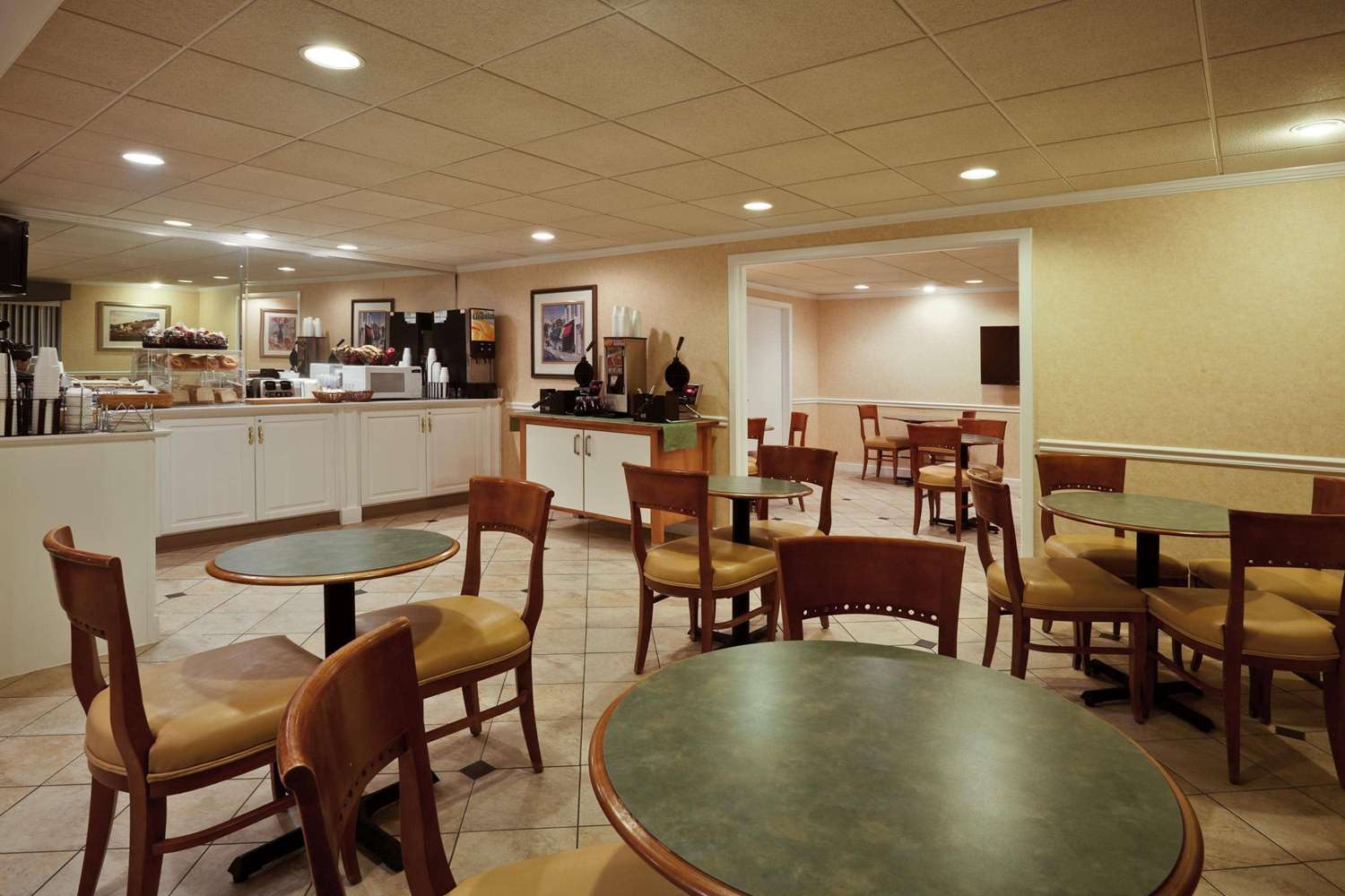 La Quinta Inn & Suites by Wyndham Tampa Fairgrounds - Casino 37/43