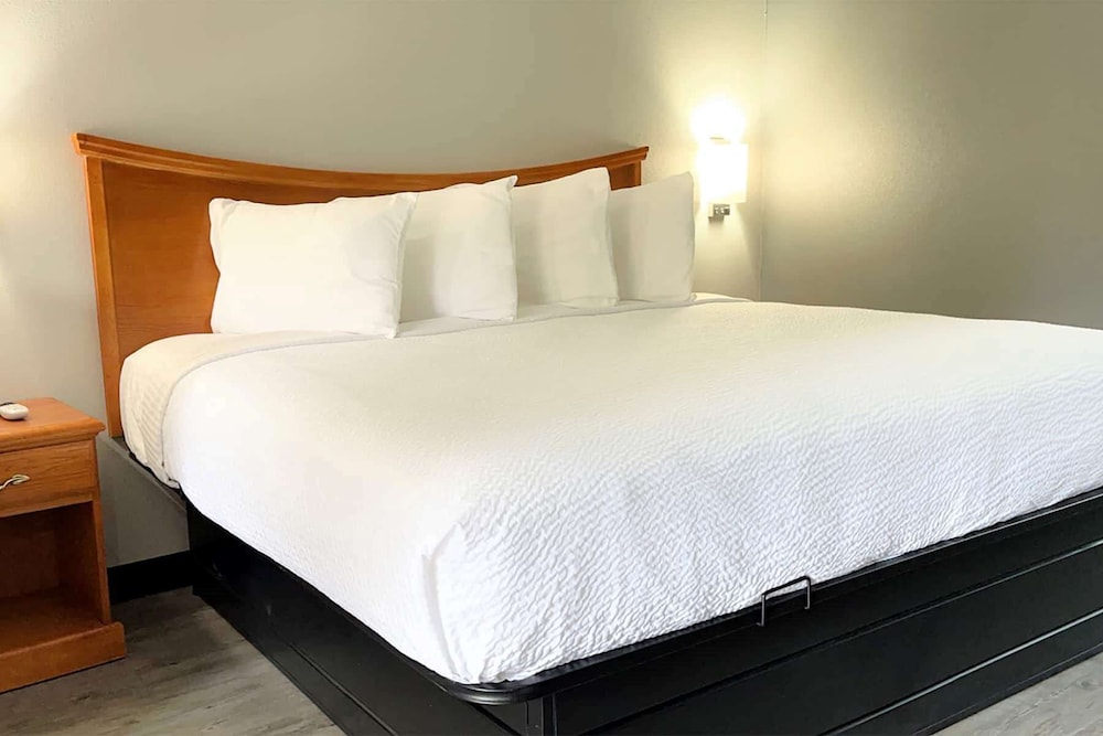 Days Inn by Wyndham North Little Rock/ Maumelle 27/56