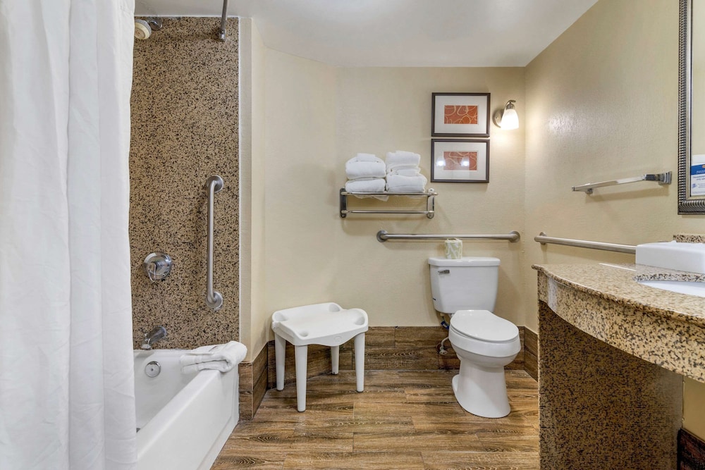 Comfort Suites Near McAs Beaufort 11/28