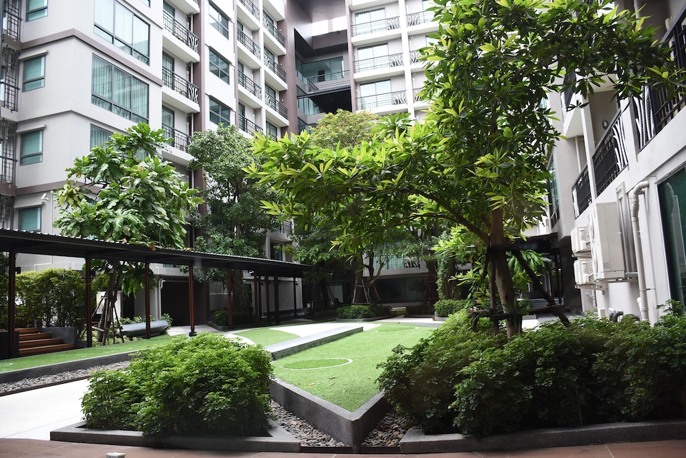 Chor Cher - The Luxury Green Hotel 68/73