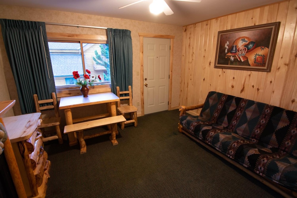 Spirit Lake Lodge and Snowmobile Rentals 41/63