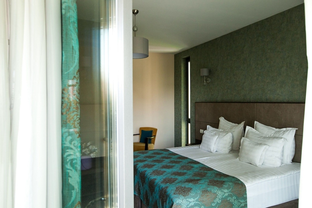 STANDARD, DOUBLE OR TWIN BED