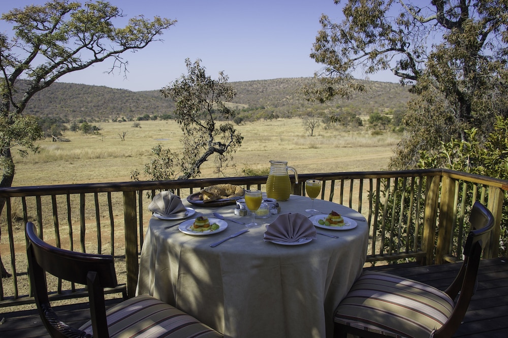 Ekuthuleni Lodge 36/50