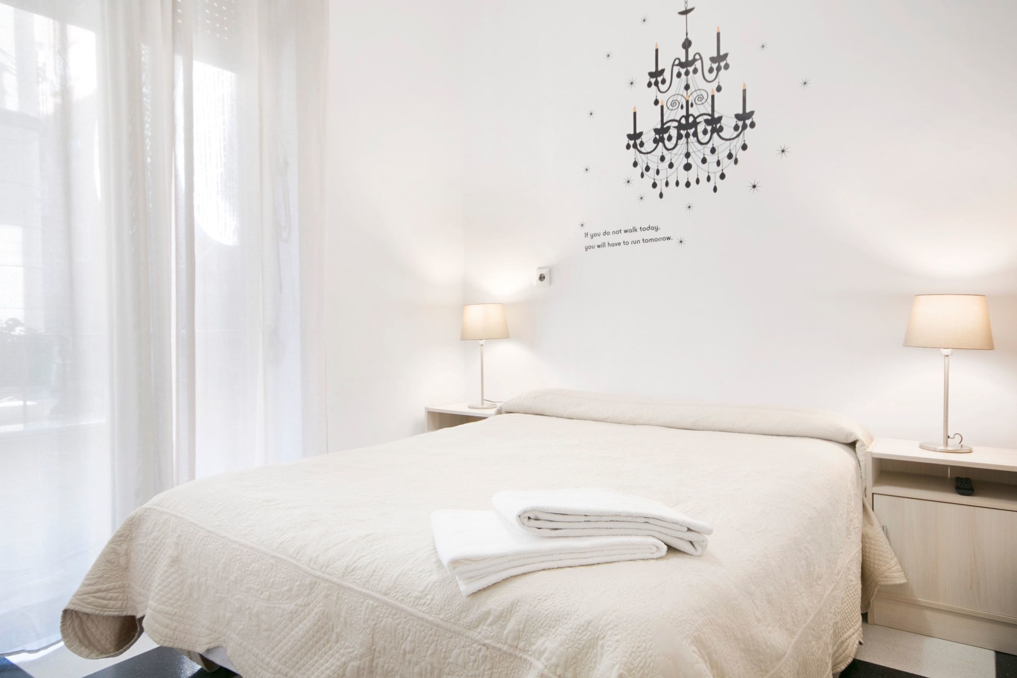 ROOM, TRIPLE, SHARED BATHROOM