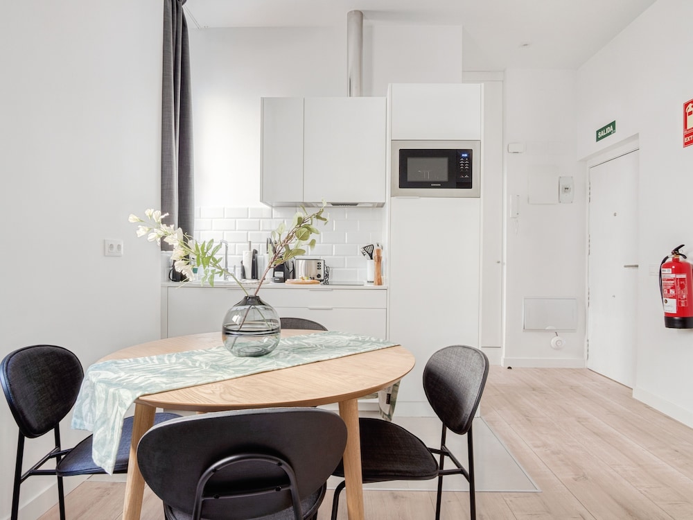 limehome Madrid Calle Ave Maria 37/50