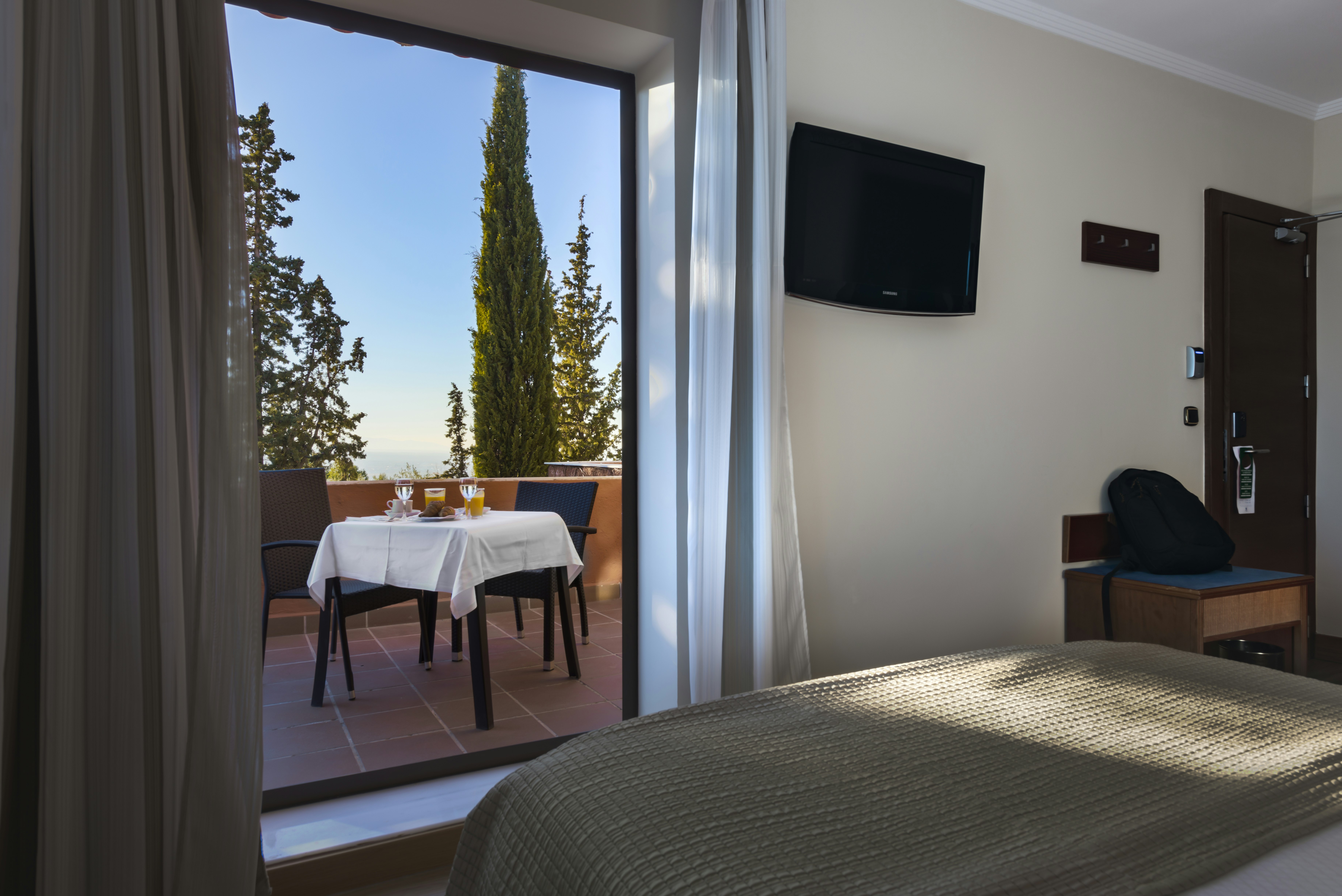 Alixares Hotel 76/82