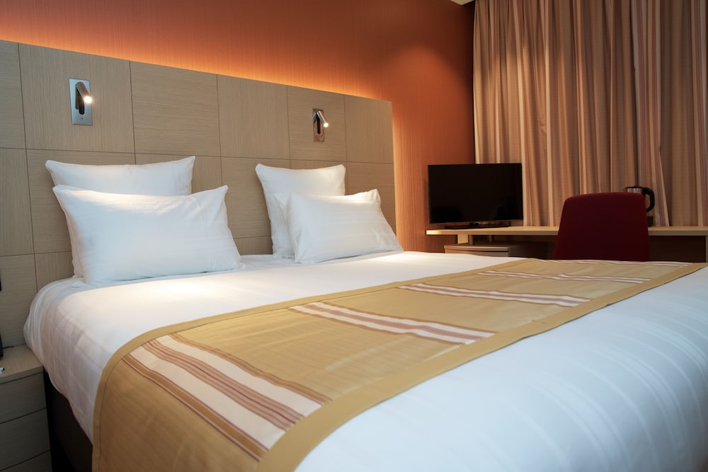 EXECUTIVE, SUITE