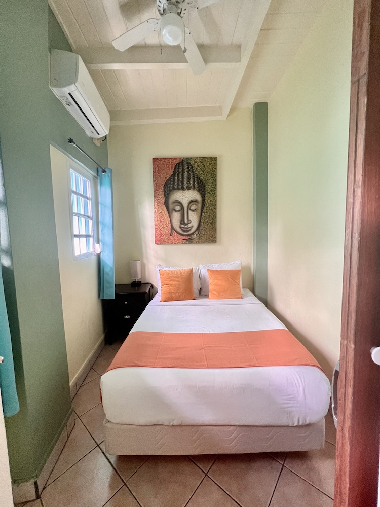 Azure Hotel And Art Studio 3/41