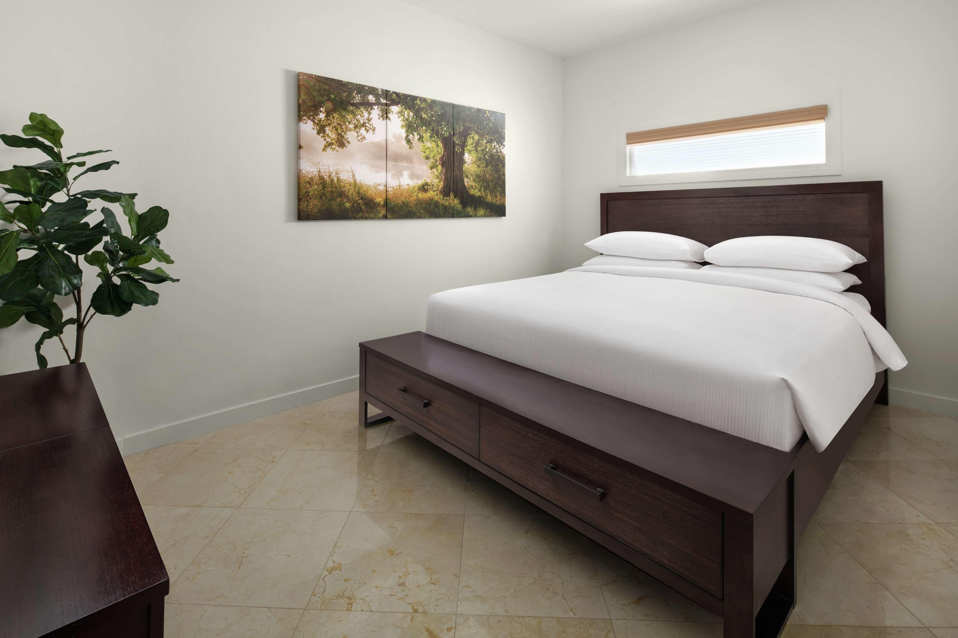 4 Bedrooms, Residence, Penthouse, 2 King Beds, Queen Bed، Doubletree By Hilton Grand Hotel Biscayne Bay 2/4