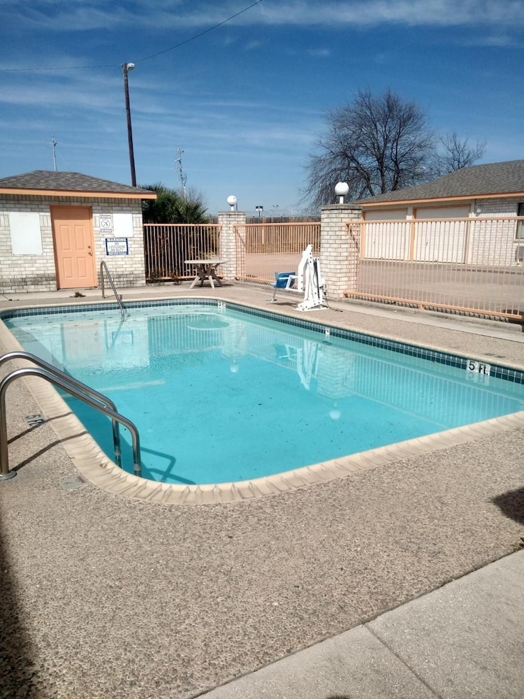 Budget Inn San Antonio Downtown I-10 East 17/27