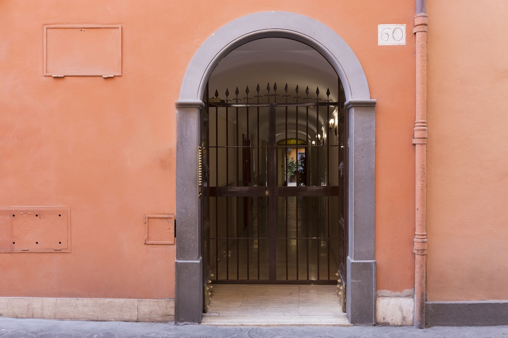 Rome Accommodation Condotti with terrace 16/50