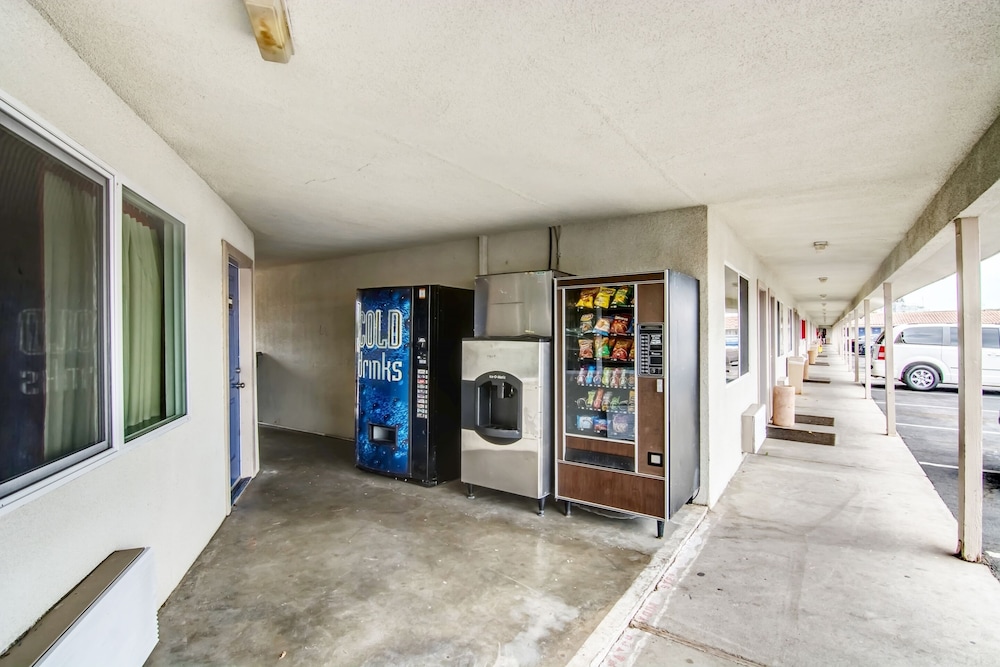 Motel6 Manteca, CA 36/45
