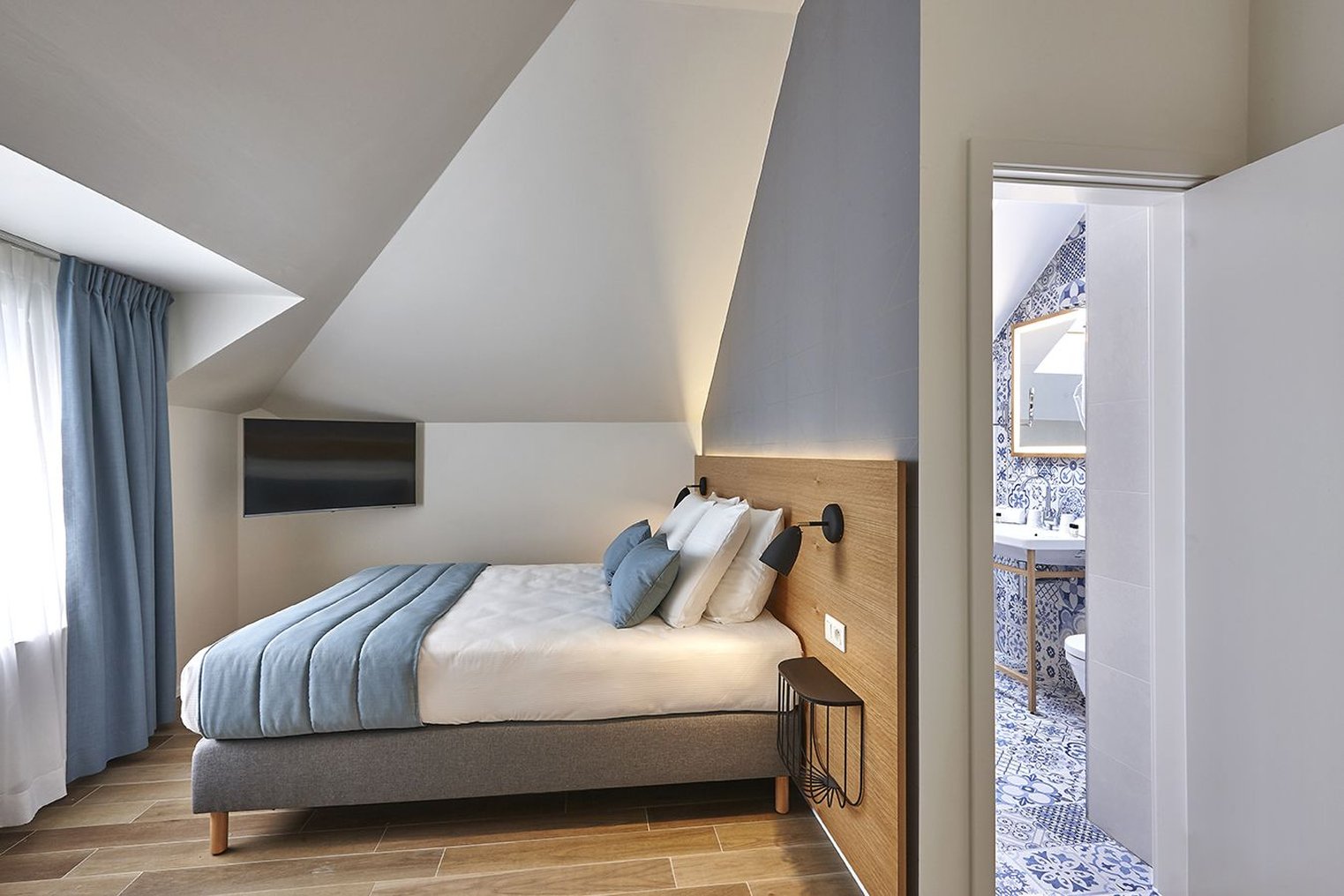 RELAX, DOUBLE BED