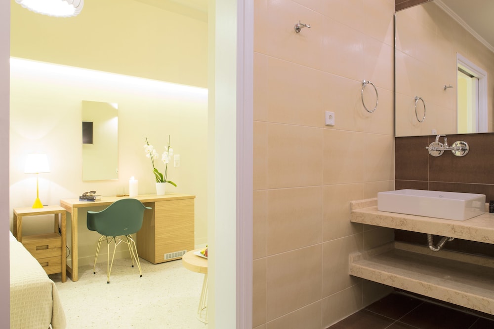 Athena Hotel 59/64