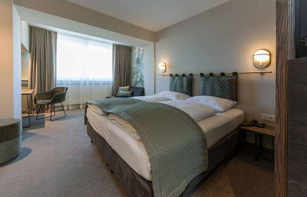 SUPERIOR, DOUBLE BED