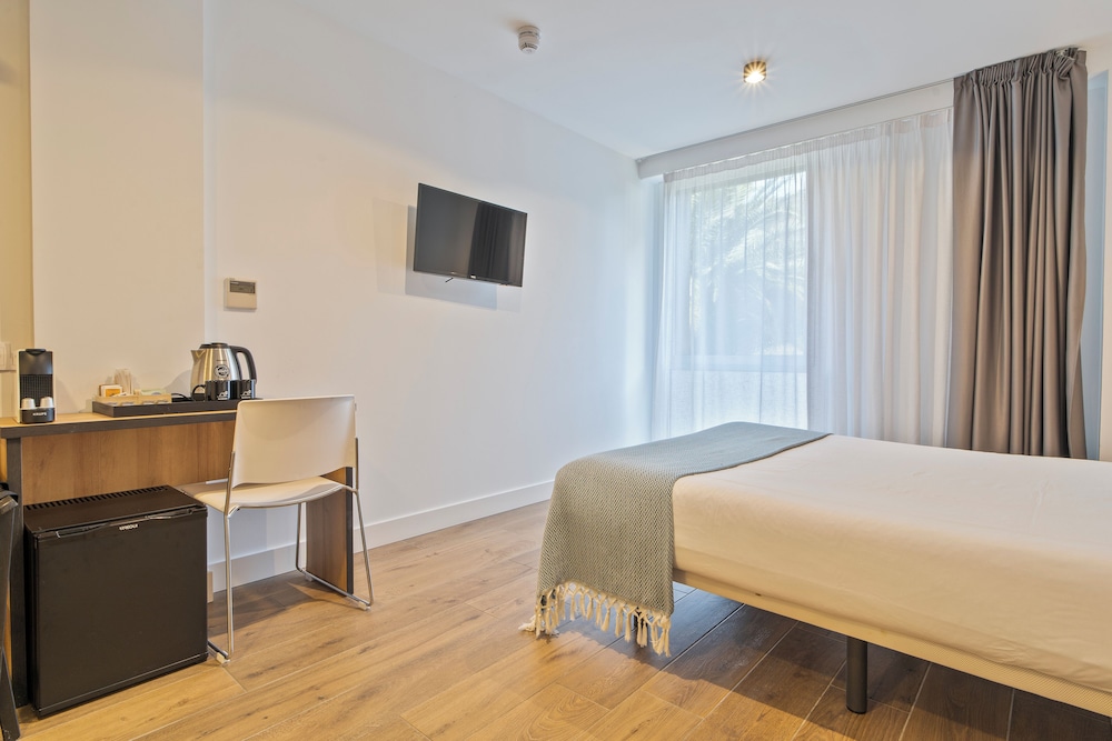Colectia Hotel Ondarreta 11/38