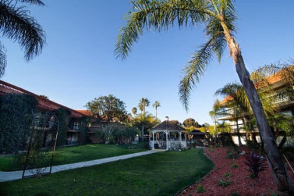 The Palm Garden Hotel 64/72