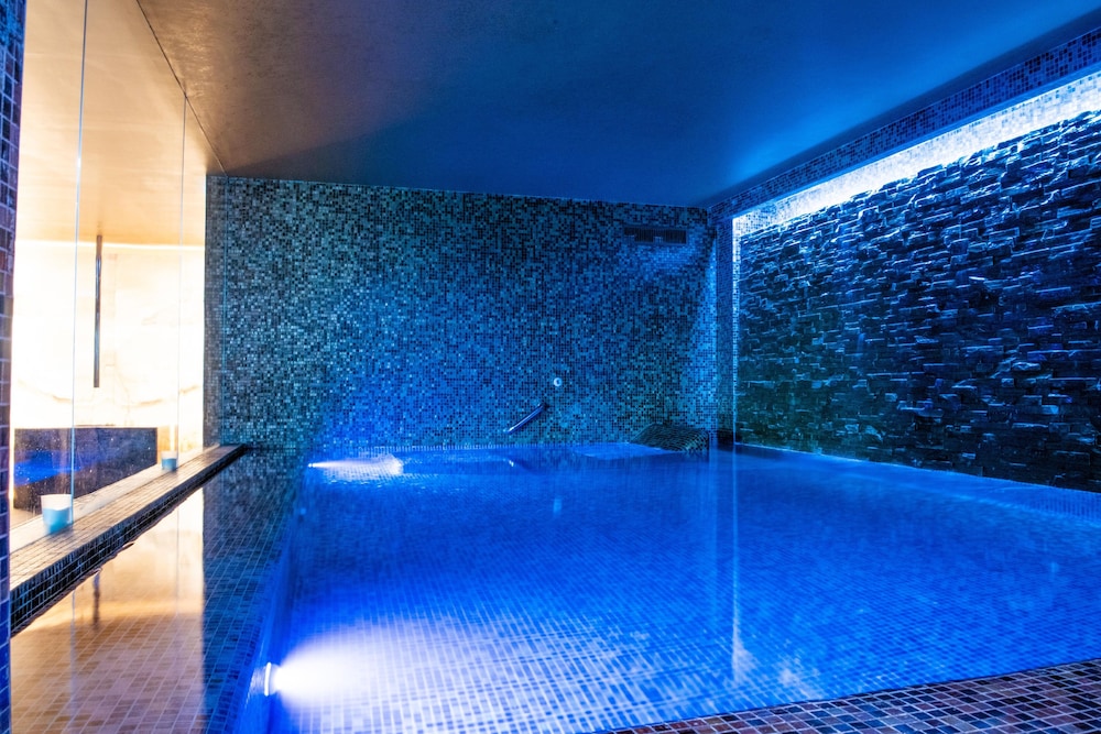 swimming pool spa
