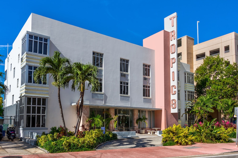 Tropics Hotel And Hostels 39/49