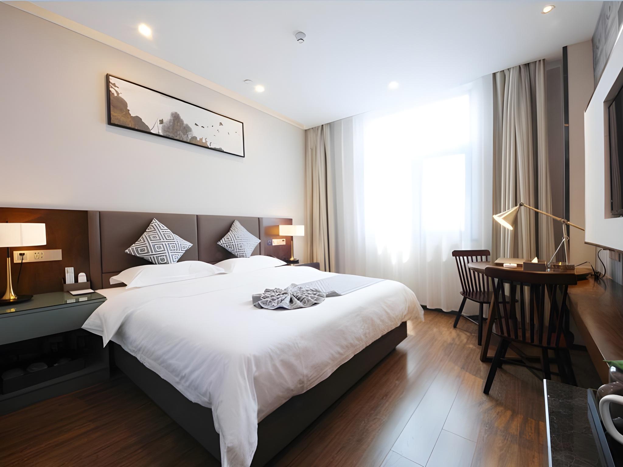 DELUXE, SUITE