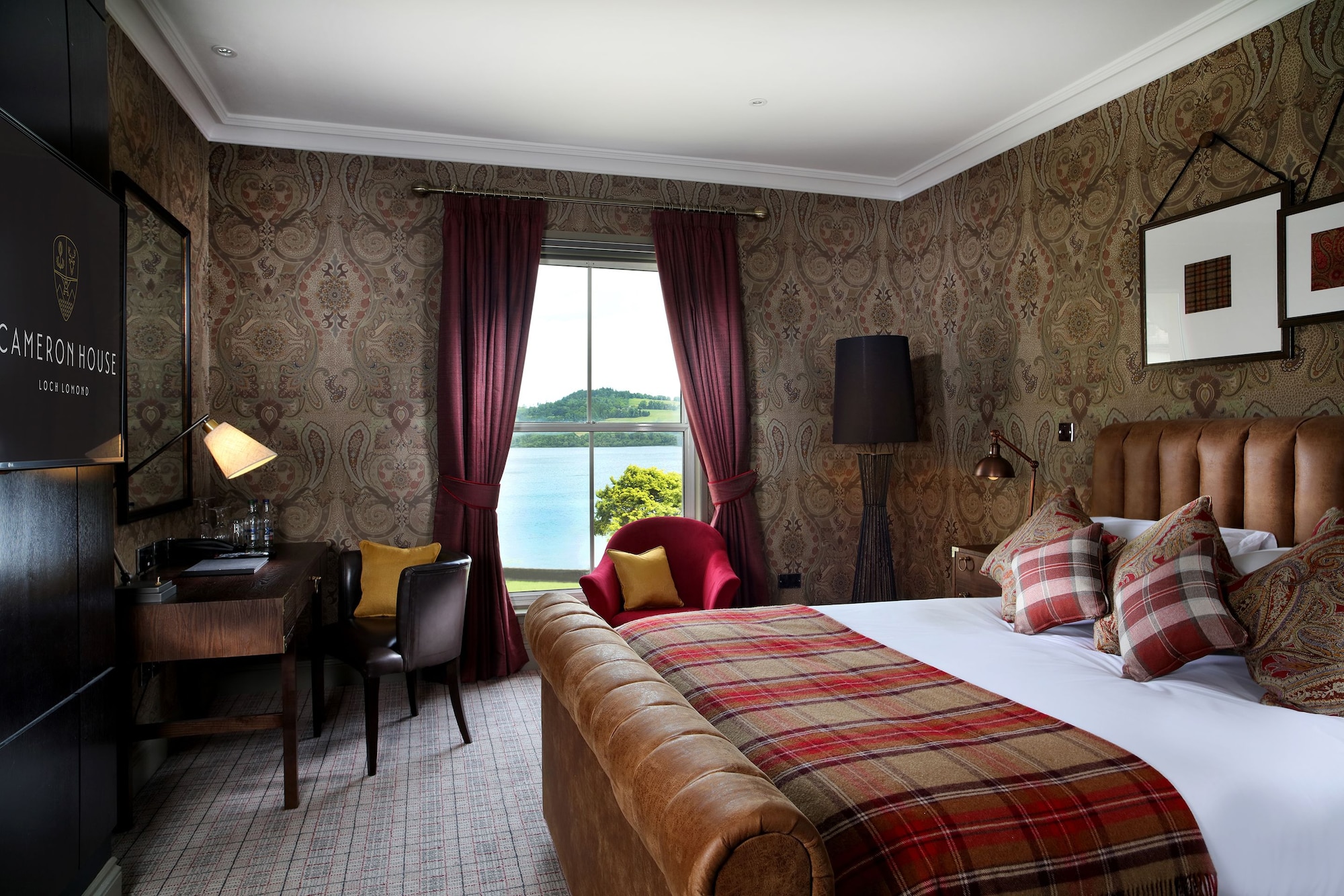 Room, King Bed, Loch View