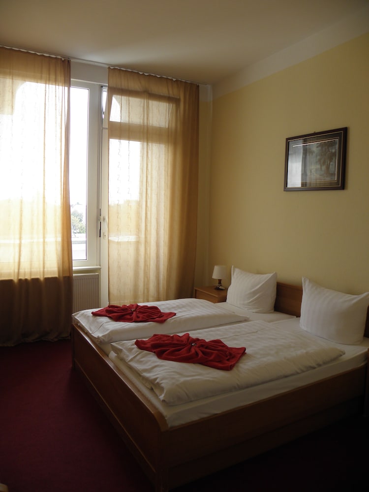 CITY, DOUBLE BED