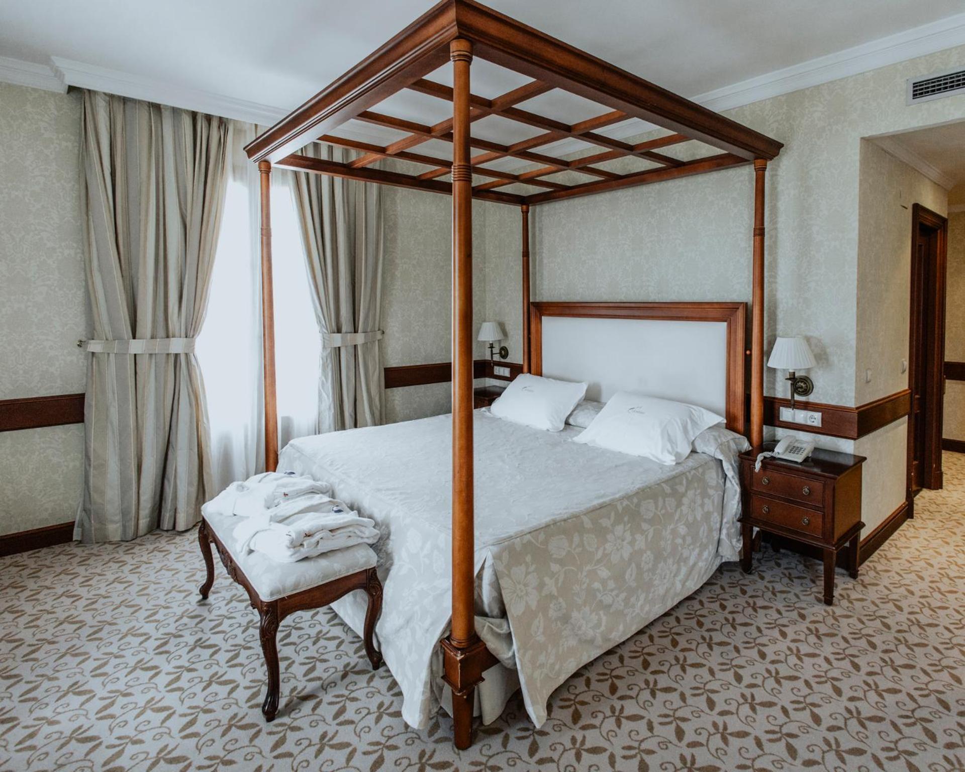 Suite, Queen Bed