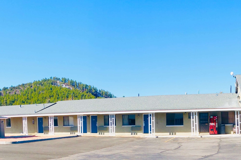 Super 8 By Wyndham Williams West Route 66 Grand Canyon Area Ex Rodeway Inn 2/54
