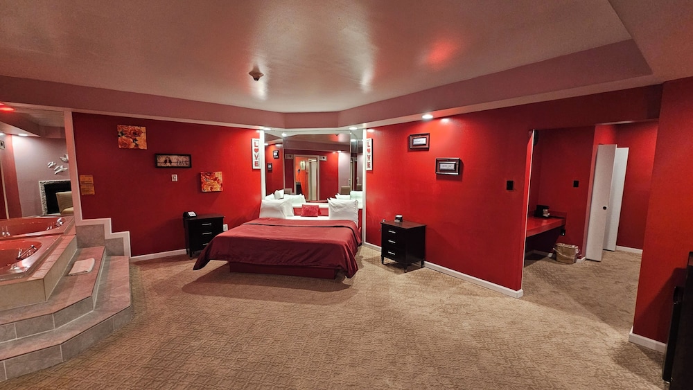 Red, Romantic, Suite, King Bed, Hot Tub