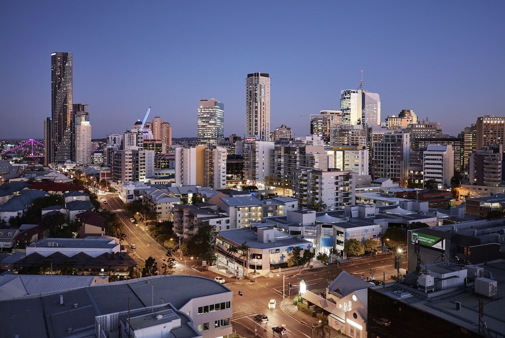 The Johnson Brisbane - Art Series 72/77