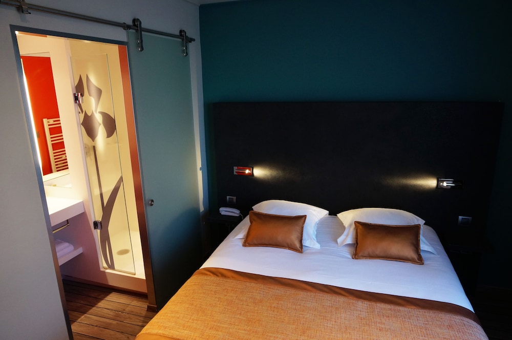 Room, Single, Double Bed